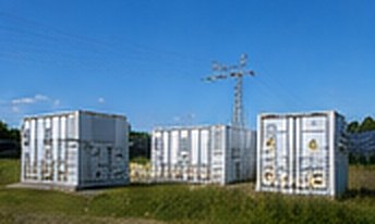 Speichereinheiten an einer Hochspannungsleitung